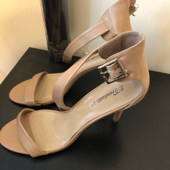 Heels - Picture 2 of 3